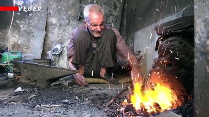 Algerian Blacksmith Crafts Renowned Knives for Eid al-Adha Sacrifices
