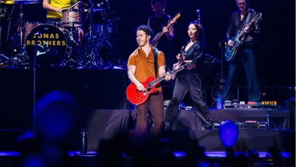 GALA VIDEO - Jonas Brothers : un membre du groupe opéré pour un cancer de la peau