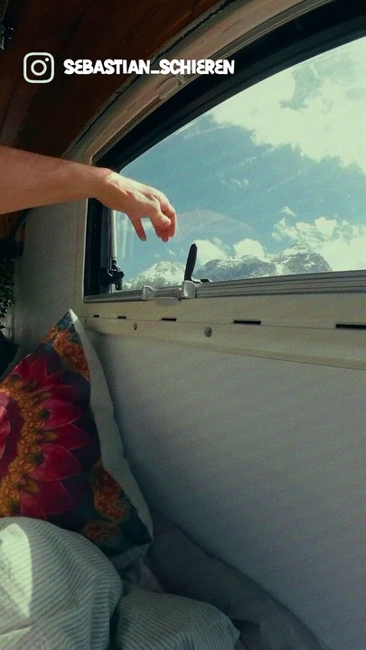 LOOK THIS AUSTRIA VAN'S VIEW !