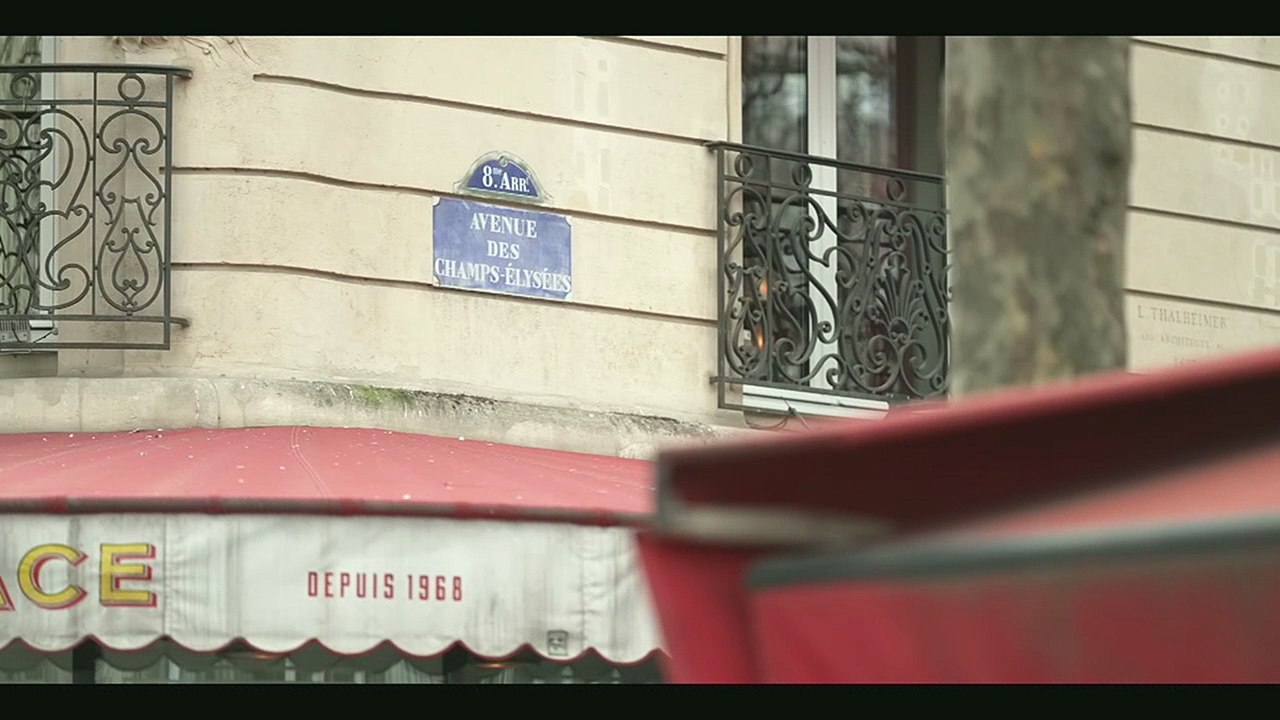 "Ils ont dévalisé le magasin" : des proches de Paul Pogba ont dépensé plusieurs dizaines de milliers d'euros sur les Champs-Élysées avec son compte