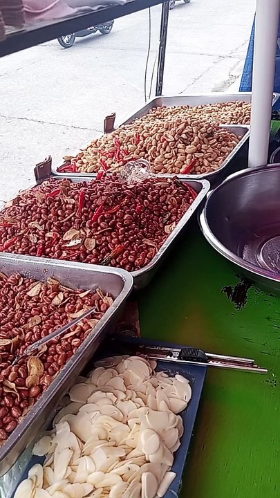 SALTED PEANUTS ! 
