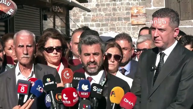 Avukatlar Tahir Elçi'nin öldürüldüğü Dört Ayaklı Minare önünde