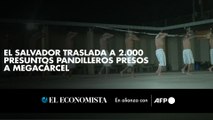 El Salvador traslada a 2.000 presuntos pandilleros presos a megacárcel