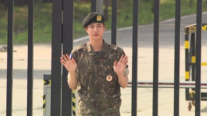 BTS 진, 멤버 환영 속 전역..."아미 여러분 고마워요" / YTN