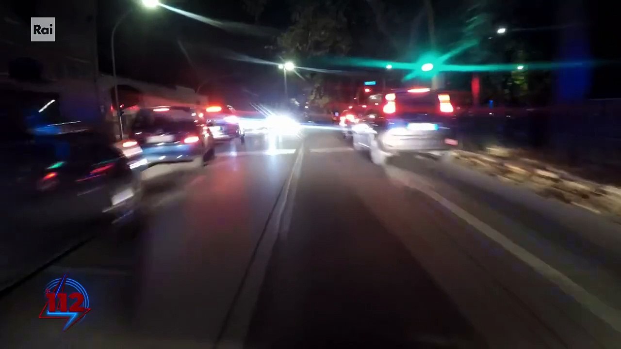 Roma, passa con il rosso inseguimento dei Carabinieri - 112 - Le notti del Radiomobile