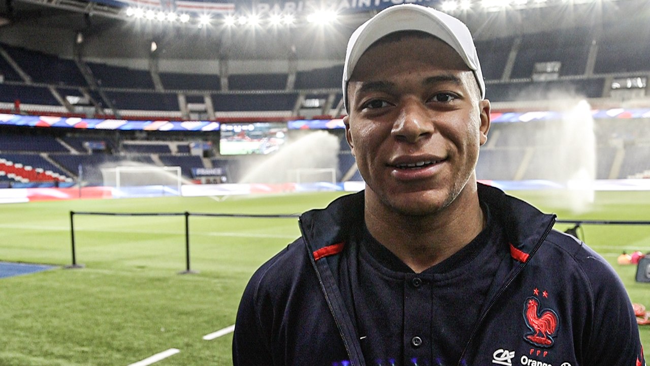 Kylian Mbappé dans son jardin