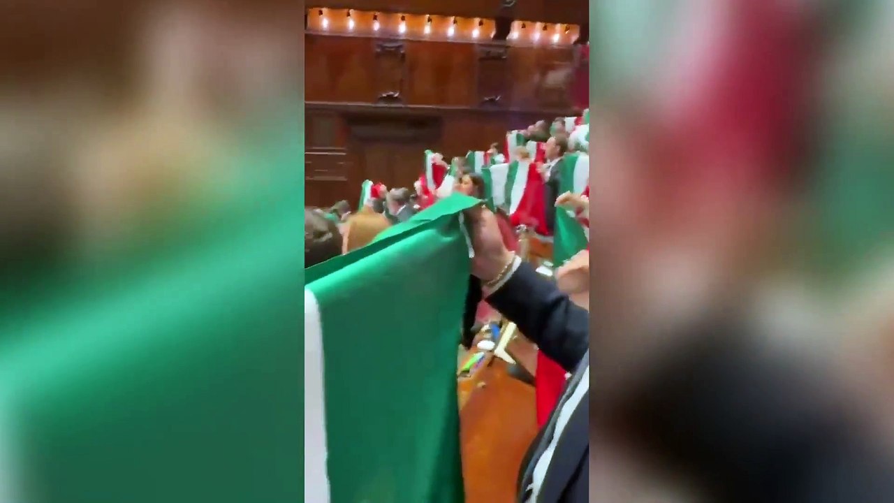 La protesta alla Camera poco prima della rissa