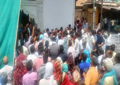 पालिका ने अस्थाई अतिक्रमण पर की कार्रवाई, लोगों ने एक तरफा कार्रवाई बता किया विरोध...देखे यह वीडियो