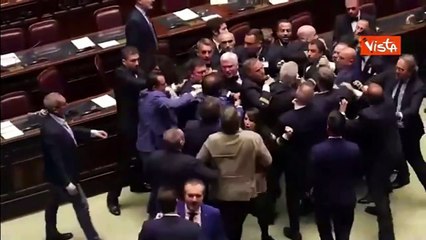 Il video della rissa alla Camera e dell'aggressione a Donno