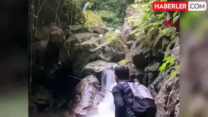 Rize'de balık tutarken ayıyla karşılaşan arkadaşların panik anları