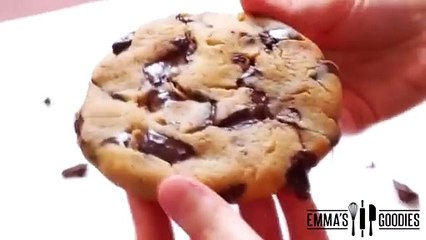 1 Minute Microwave CHOCOLATE CHIP COOKIE ! The EASIEST Chocolate Chip Cookies Recipe