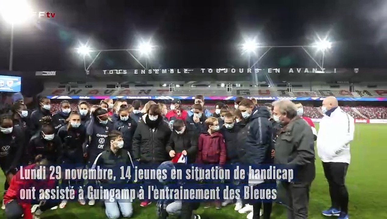 14 jeunes de l'IME de Saint-Brieuc avec les Bleues