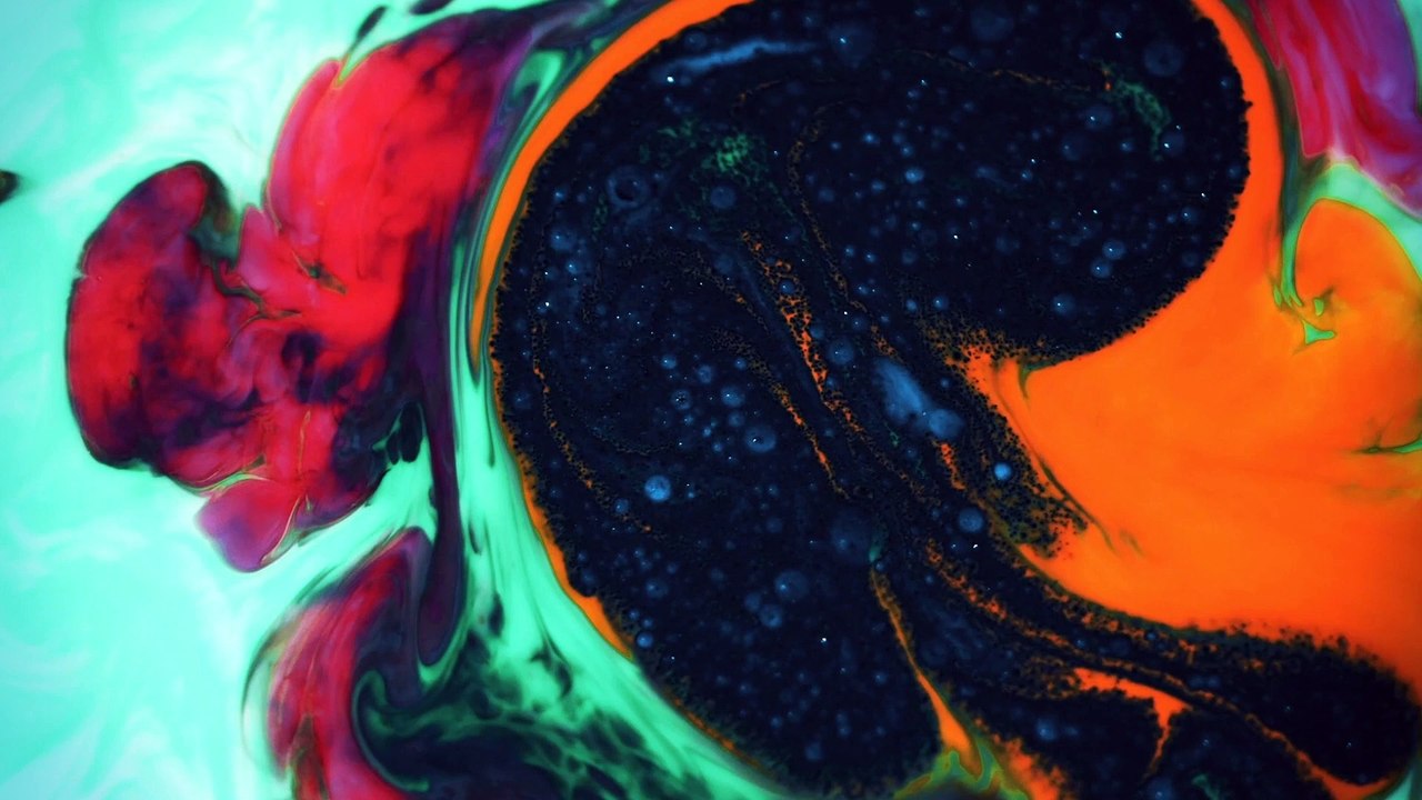 SINFONÍA DE COLORES: SONIDOS QUE INSPIRAN LA CREATIVIDAD DEL PINTOR