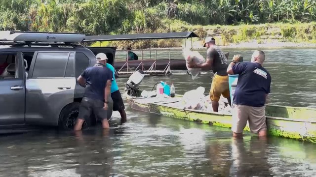 Manos que Ayudan- La Fuerza de los Voluntarios en la Región de Talamanca qn-Manos que Ayudan- La Fuerza de los Voluntarios en la Región de Talamanca-120624