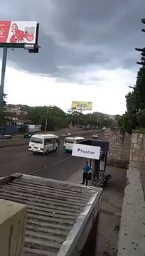 Buseros hondureños realizan carreritas en Tegucigalpa