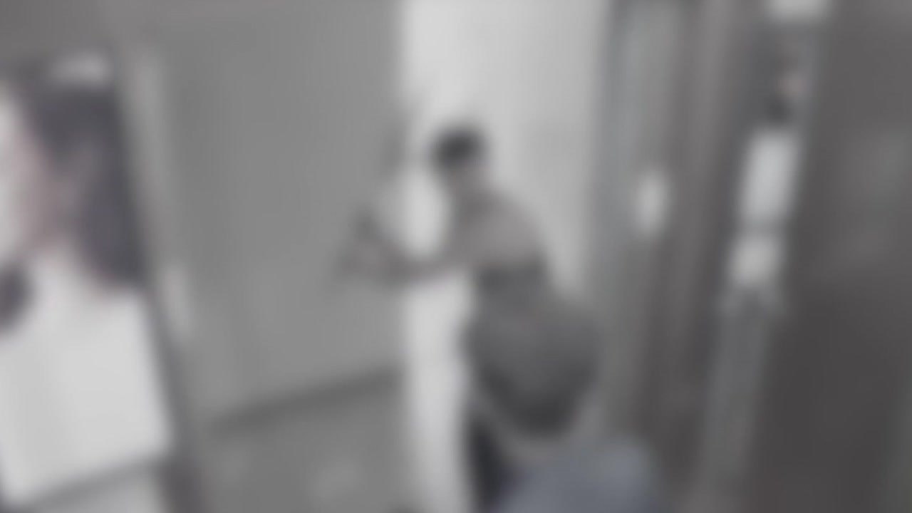 아파트서 야구방망이 휘두르며 주민 위협한 20대 불구속 송치 / YTN