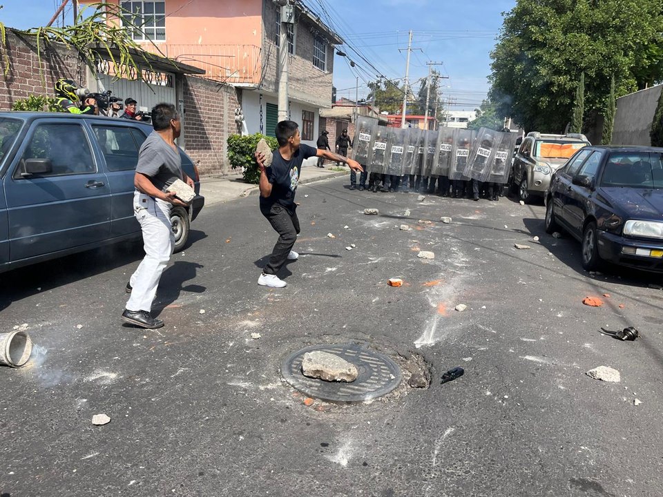 Un muerto y tres heridos, tras enfrentamiento entre policías y pobladores en Iztapalapa
