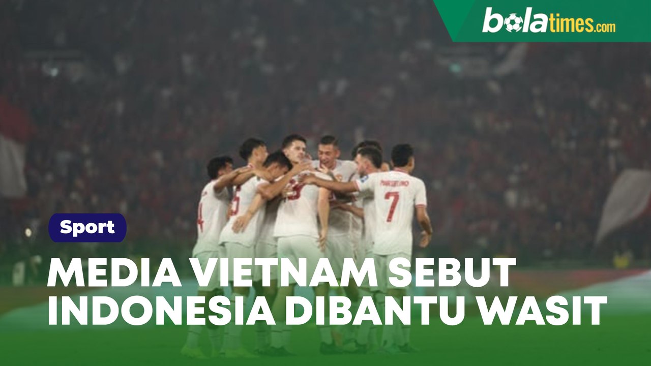 Bikin Kuping Pedas! Media Vietnam Sebut Timnas Indonesia Lolos Dibantu Wasit  Vietnam nampaknya masih enggan menerima kenyataann gagal lolos ke babak ketiga Kualifikasi Piala Dunia 2026.  Aksi suami istri yang bernyanyi setelah wasit meniupkan peluit panj