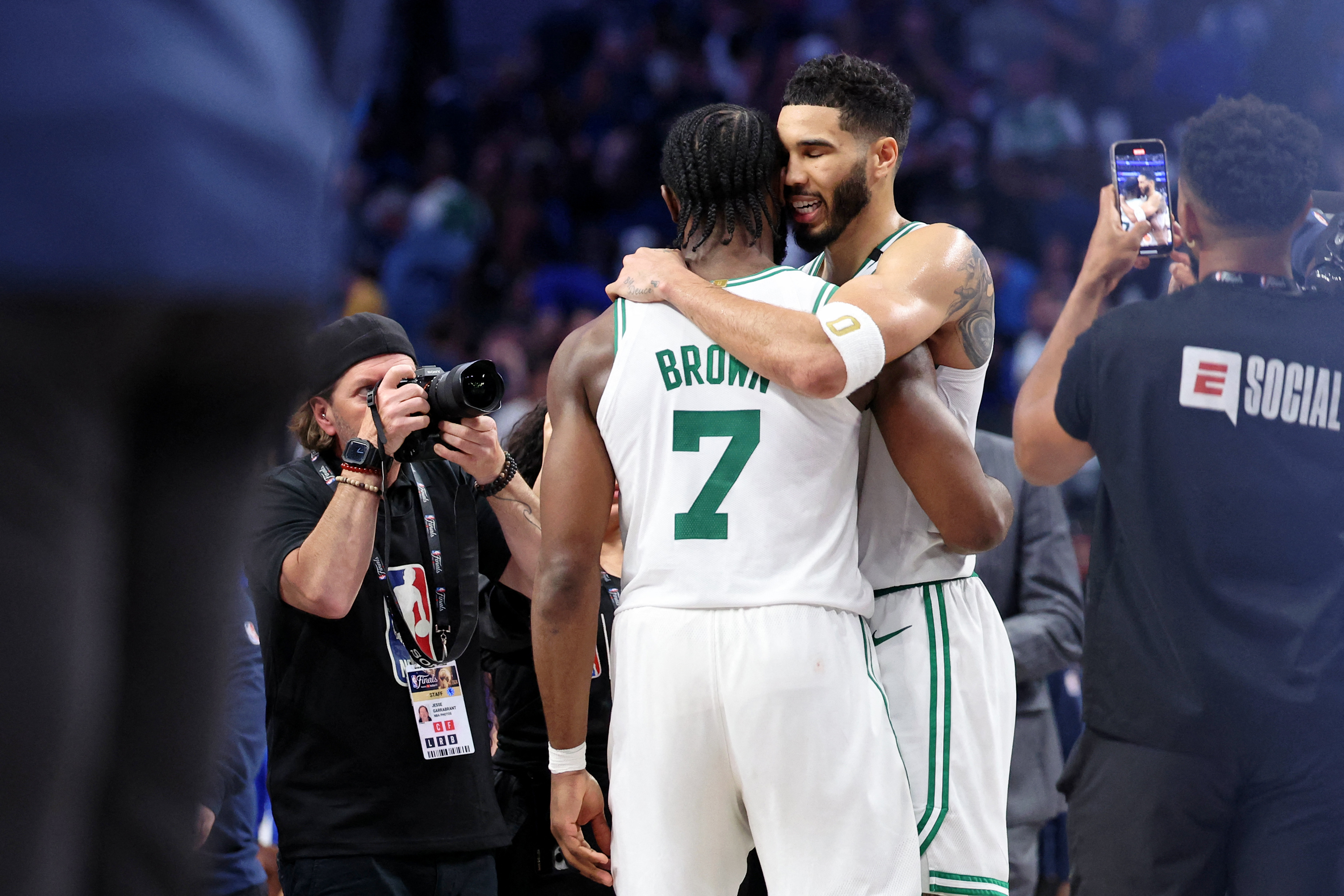 NBA : Boston résiste encore à Dallas dans le Game 3 et file vers le titre