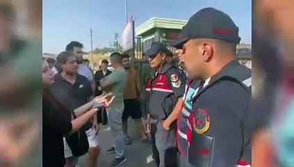 Lise mezuniyetinde kız öğrencilere ''kıyafetiniz uygunsuz'' dediler içeri almadılar