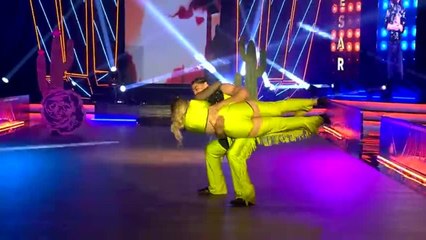 César y Abigail y su fatal quebradita