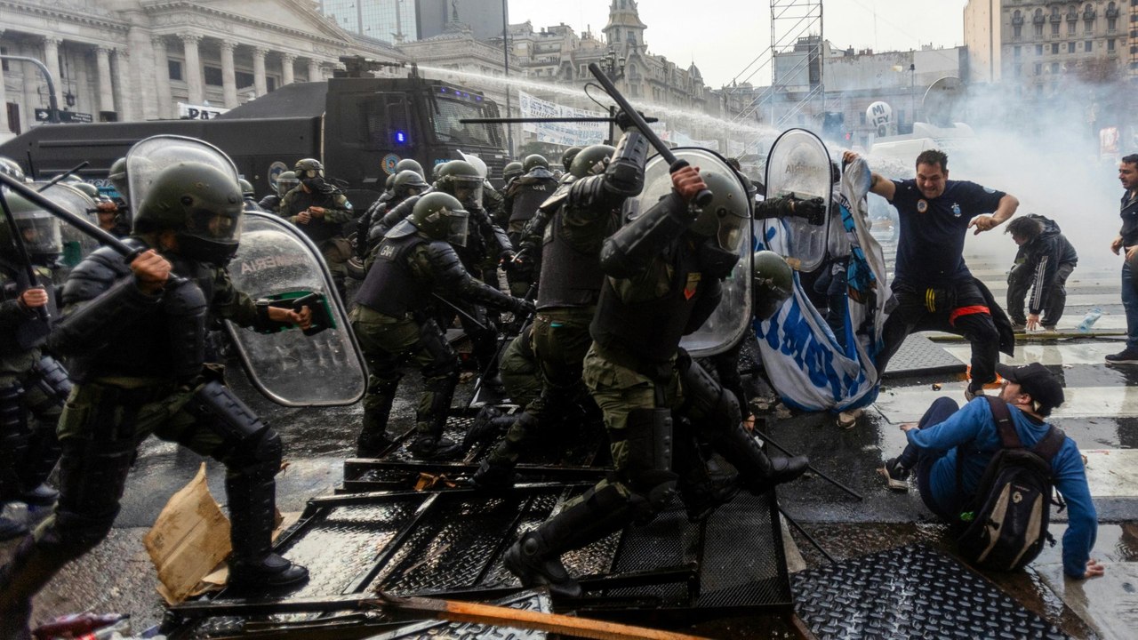 Argentinien: Heftige Proteste gegen Sparpolitik