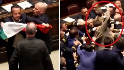Pelea a puñetazos entre diputados en el Congreso de Italia