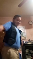 PROBANDO UN CHALECO QUE COMPRE PERO ME QUEDO POCO APRETADO PERO COMPRE OTRO TALLA MAS GRANDE PRONTO LLEGA