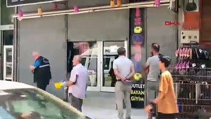 Motosikletli saldırganlar mağazaya kurşun yağdırdı