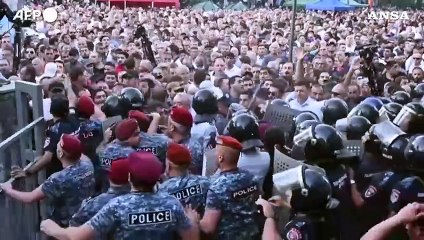 Armenia, decine di feriti durante una protesta antigovernativa