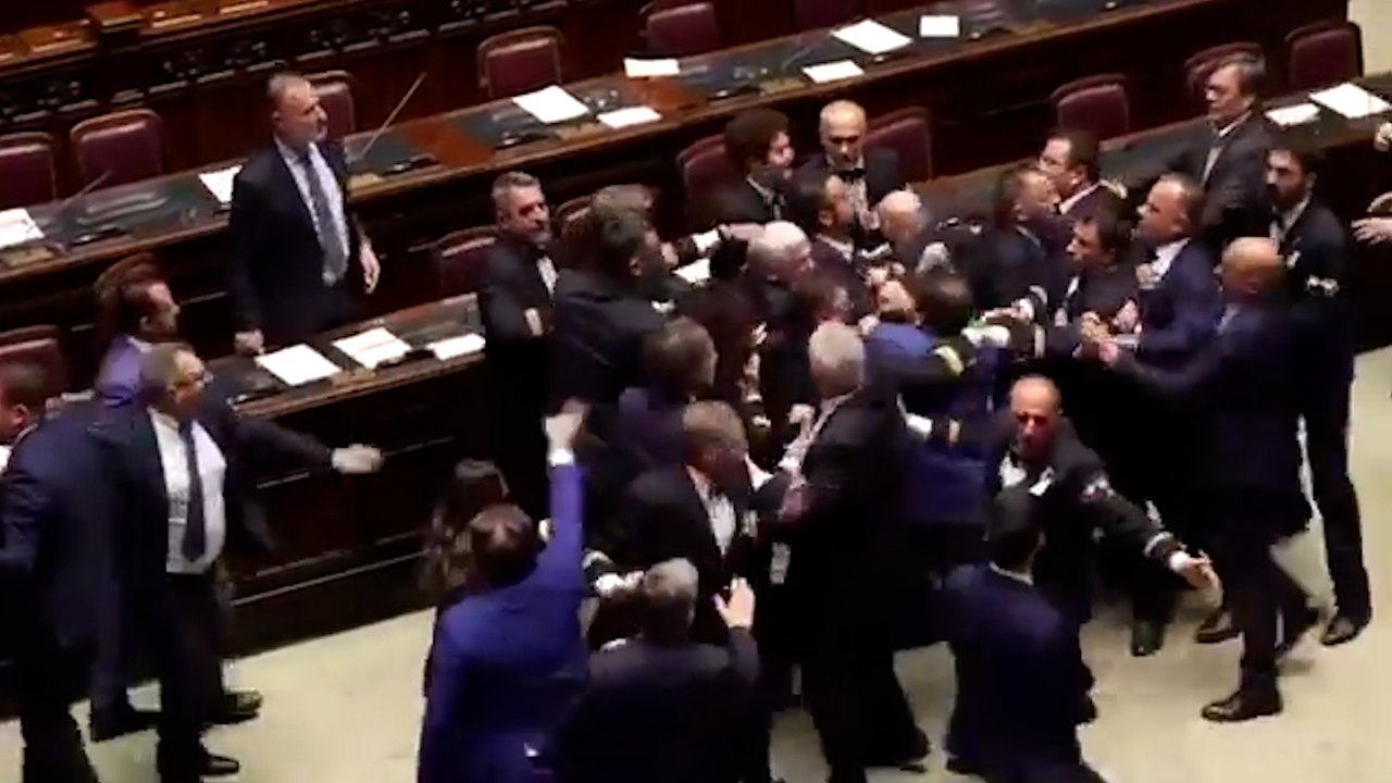 Italie : une bagarre éclate entre plusieurs députés au Parlement