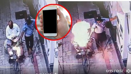 Download Video: Bike Catches Fire At Maharashtra Petrol Pump While Using Phone, Reason Reveal | Boldsky