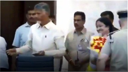 IAS, IPSలతో Chandrababu తొలి భేటీ.. ఆ IAS కు అయితే నో అపాయింట్మెంట్ | Oneindia Telugu