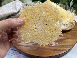 Crujiente de queso al microondas - Cocina Fácil