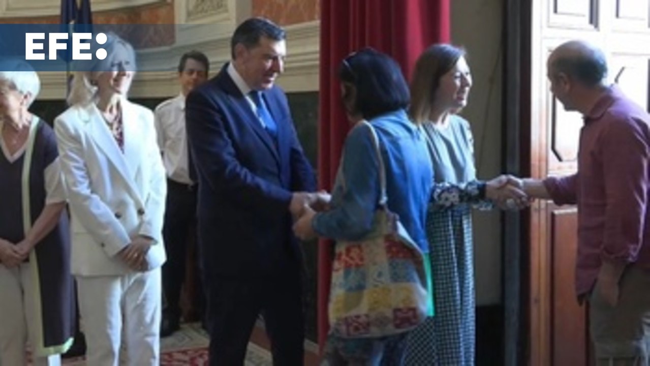 Armengol abre las puertas del Congreso llamando a que la ciudadanía entre en su "casa"