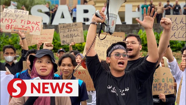 UMS students hold protest over Sabah’s water woes in front of Hajiji’s office