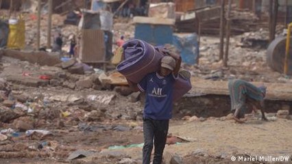 Kenyans try to pick up the pieces after deadly floods