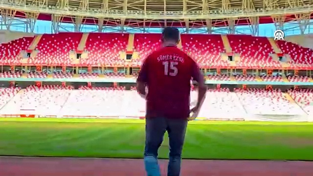 Antalyaspor, Sümer Ezgü'nün milli takım marşını yayınladı