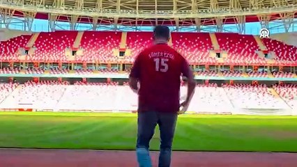 Antalyaspor, Sümer Ezgü'nün milli takım marşını yayınladı