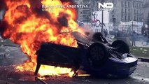 ناآرامی در آرژانتین؛ تقابل سنگ و کوکتل‌مولوتوف با گاز‌اشک آور و گلوله‌لاستیکی در خیابان‌های پایتخت