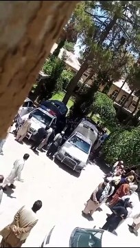 اے ٹی سی کورٹ کوئٹہ کا چمن دھرنے کی گرفتار قیادت کو فوری چمن منتقل اور وہاں کی عدالت میں پیش کرنیکا حکم مزید ریمانڈ دیا جائے ‘ چمن لے جاتے ہوئے سیکورٹی خدشات ہے ‘ پولیس حکام آج ہر صورت چمن منتقل کرے چاہے ہیلی کاپٹر میں لے جانا پڑے ‘ اے ٹی سی کورٹ کوئ