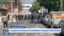 Vecinos de Iztapalapa se enfrentan a pedradas con policías