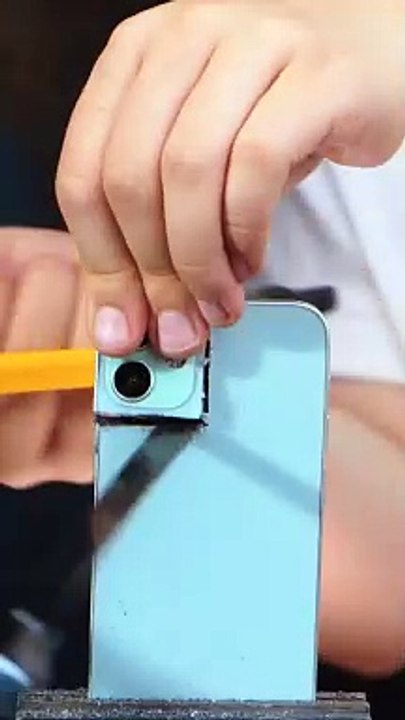 Unusual ways to upgrade your phone case! Which one is the coolest #5minutecrafts #diyphonecase #phoneaccessories