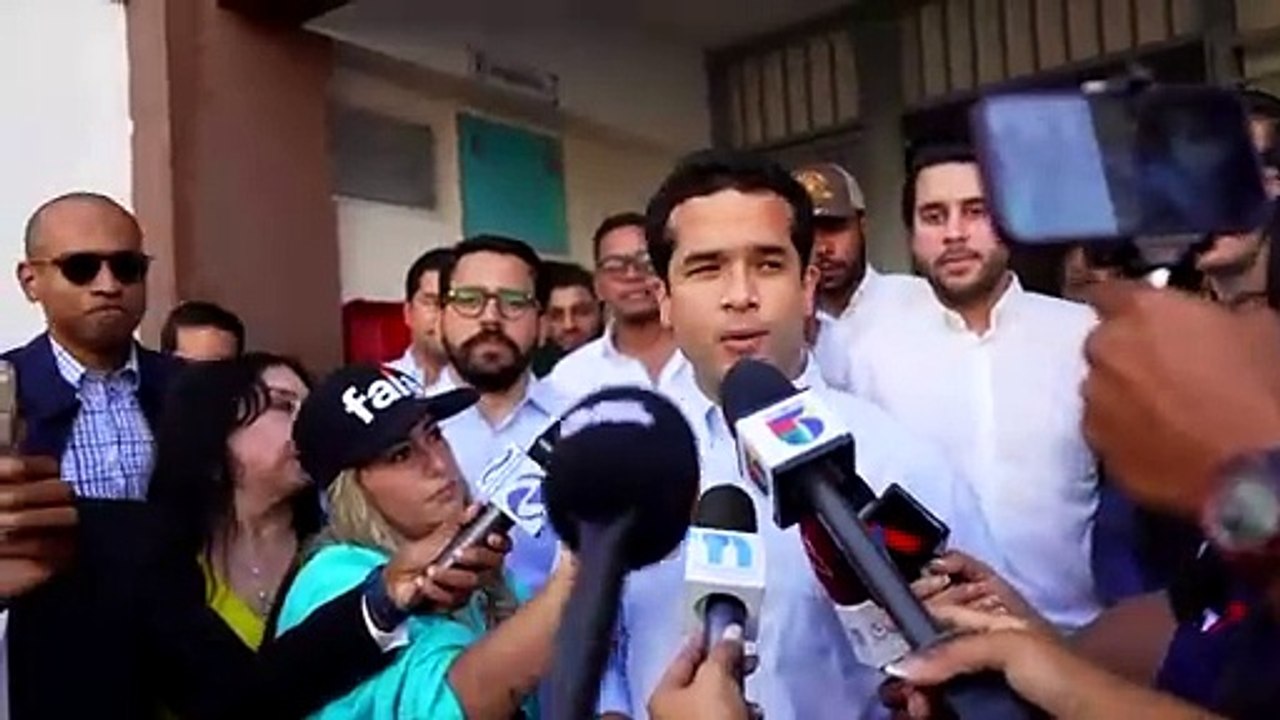 Omar Fernández ejerce su derecho al voto en el Distrito Nacional