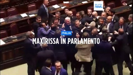 Italia: maxirissa a Montecitorio, attacchi al verbale della Camera che li definisce "disordini"
