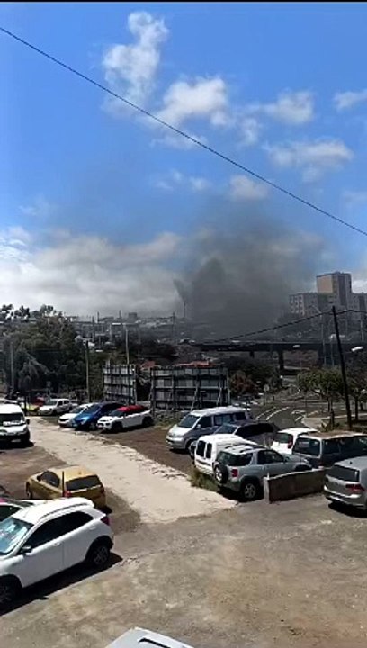 Una enorme columna de humo cerca de la TF-5 sorprende a los conductores