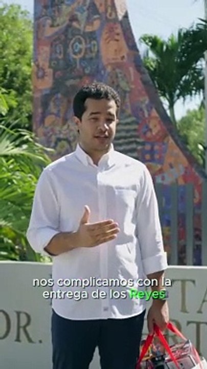 Omar Fernández lleva alegría de la vieja Belén a los niños del Hospital Robert Reid Cabral
