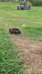 Hội đam mê xe điều khiển từ xa chạy bằng xăng siêu tốc độ nghe tiếng pô là thích