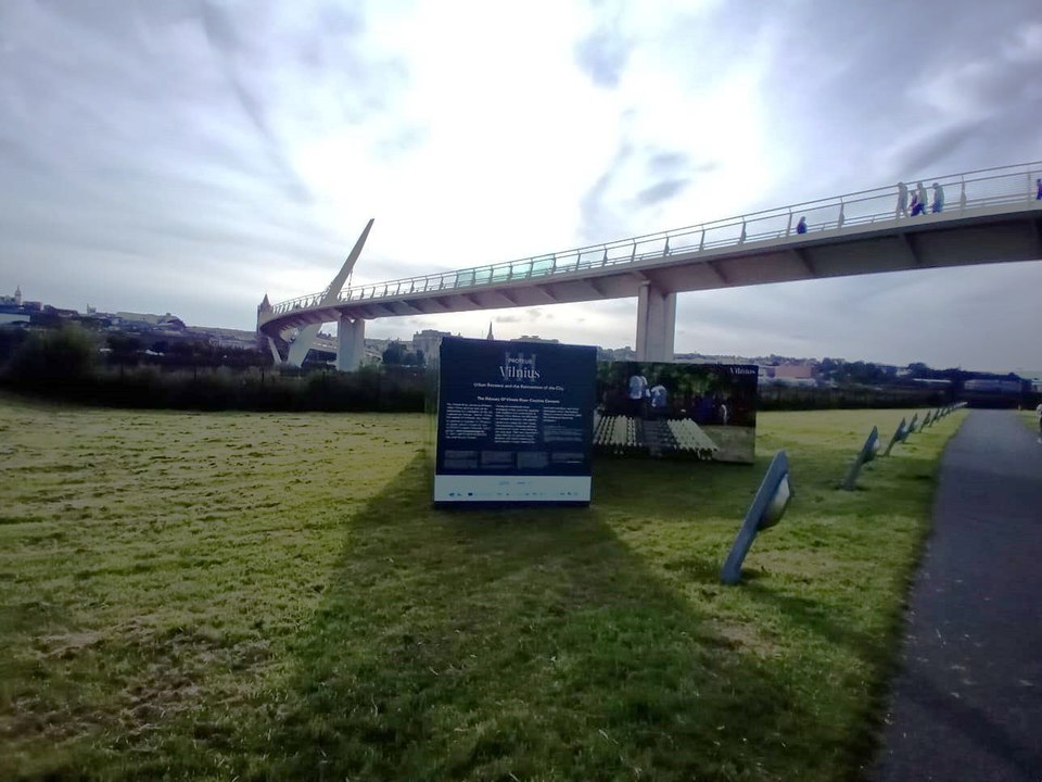 Vilnius’ take on ‘Proteus’ chapter of Joyce’s Ulysses showcased under Peace Bridge during Derry’s YES festival