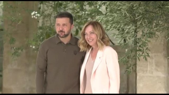 Meloni accoglie Zelensky al G7, accordo per 50 miliardi a Ucraina